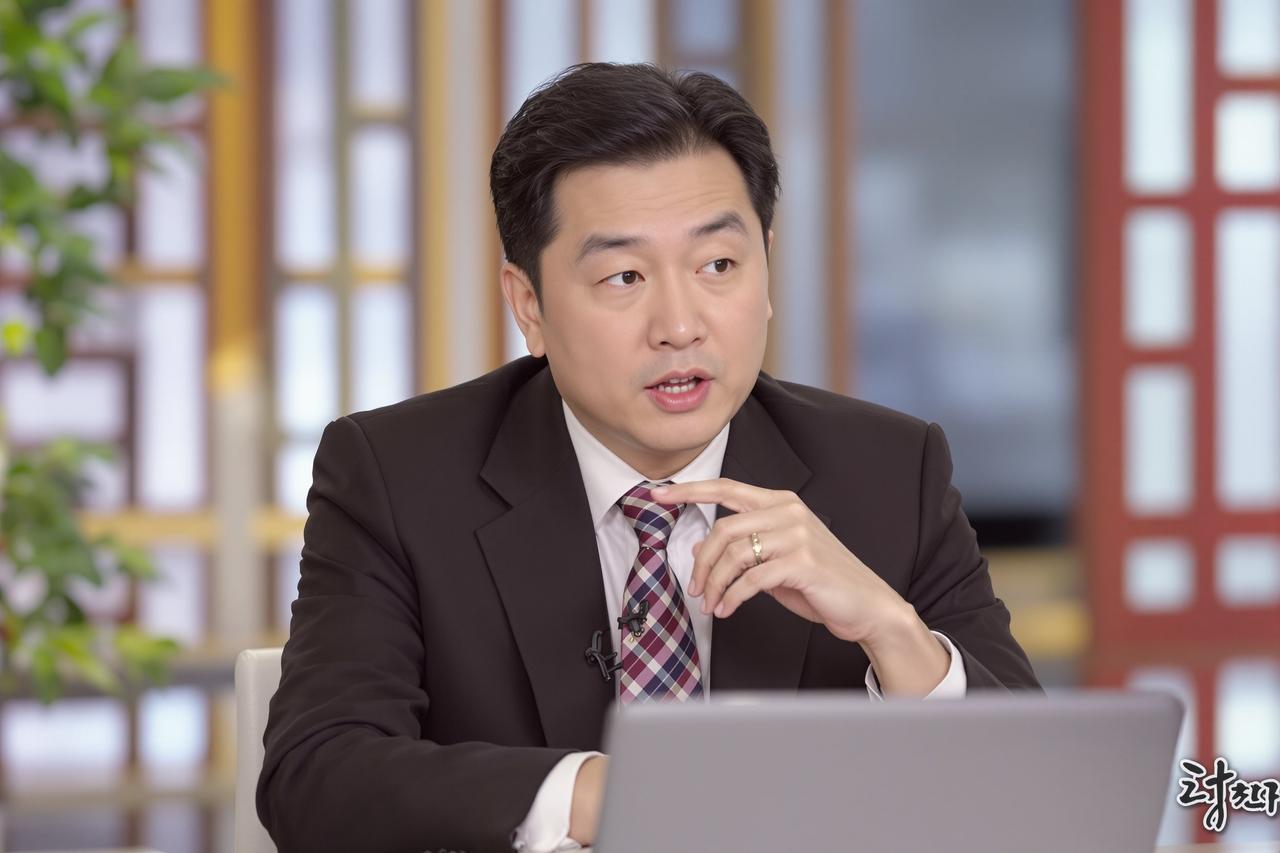 QQ吃瓜群 - 某知名主持人被曝收受巨额礼品，内部人士提供详细账单
